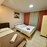 Pazari I Ri: Central Cozy Stay